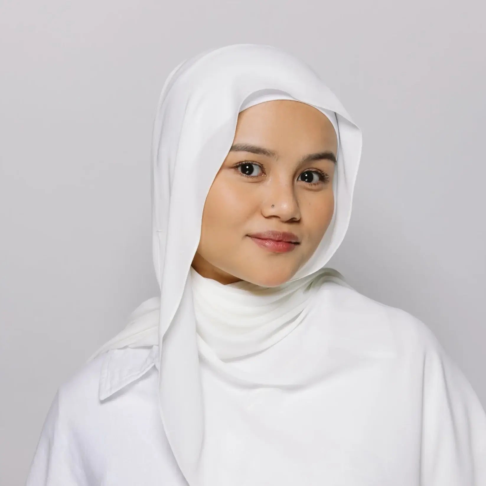 Luxe Hijab – Elegant Chiffon with Built-in Magnets